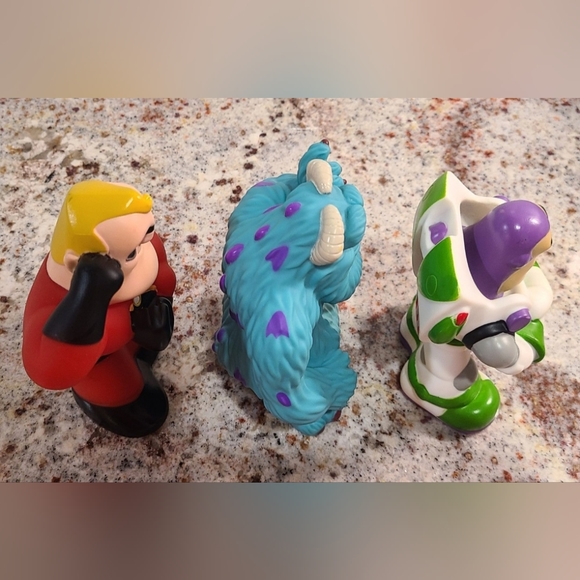 Set of three Pixar squeaky figures, Mr. Incredible, Sully and Buzz Lightyear - Picture 10 of 11